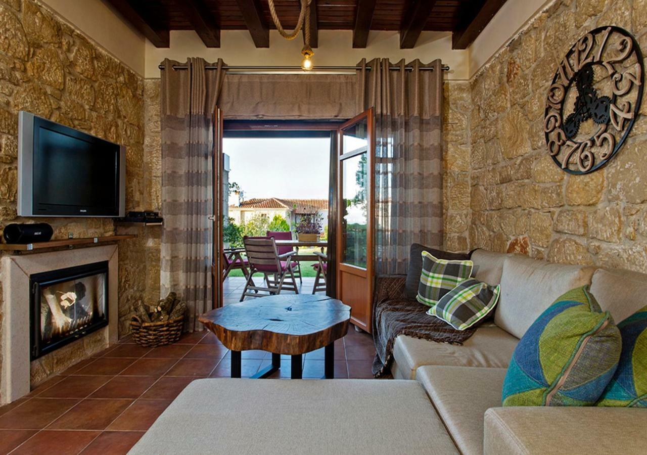 Rastoni Fabienne Shared Pool Maisonette, Afitos Exteriér fotografie